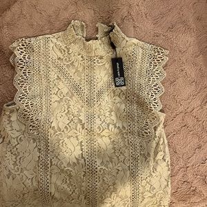 Cute top with ruffle sleeves! Very versatile color!